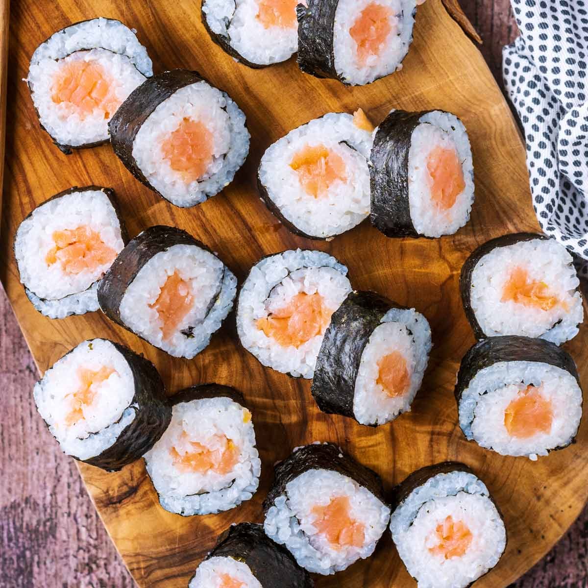 Salmon sushi rolls